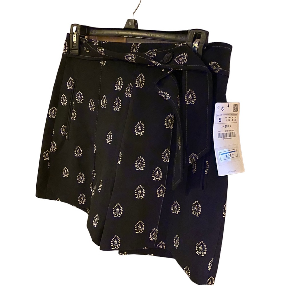Zara shorts, NWT size small